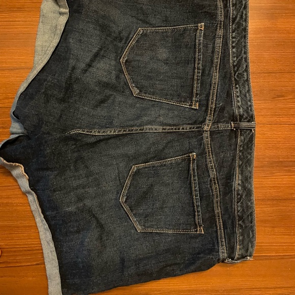 Distressed high rise cuffed denim shorts - Picture 3 of 5